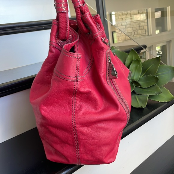 NEW BCBG Maxazra genuine, leather hobo, shoulder handbag purse, extra large - Picture 3 of 15